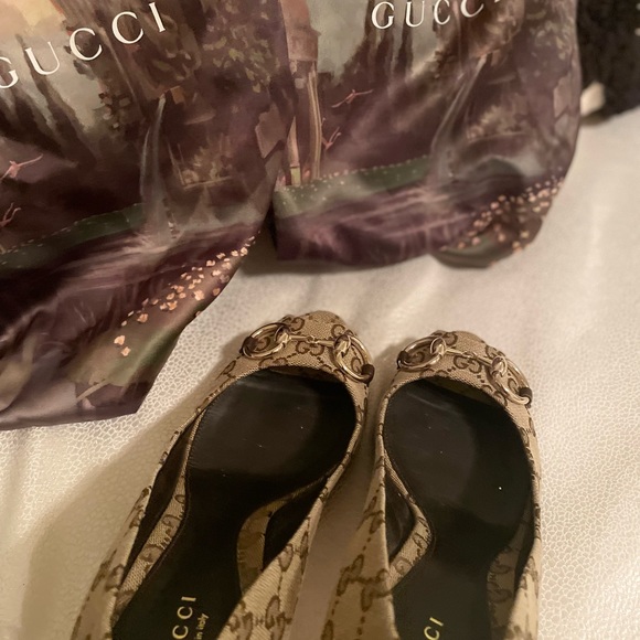 Free shipping **Gucci Beige/Brown GG Canvas Horsebit Peep Toe Pumps - Picture 6 of 9